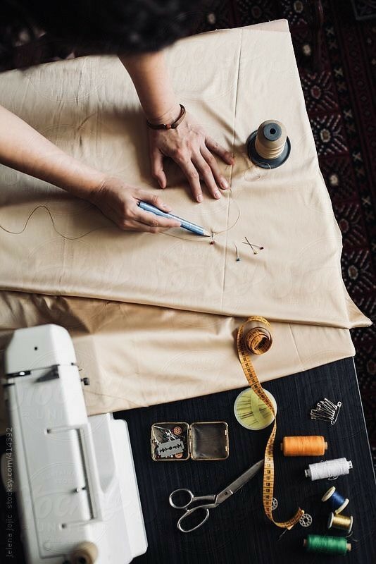 راهنمای انتخاب چرخ خیاطی برای مزوندارها 2 ویژگیهای مهم چرخ خیاطی برای مزون